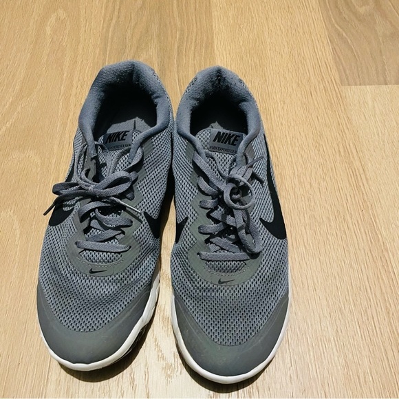Nike Men's Gray Athletic Shoes size 10 running comfortable lightweight casual - Picture 4 of 9